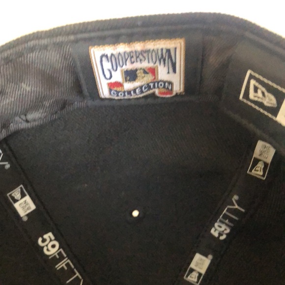 NEW ERA black fitted Toronto Blue Jays baseball cap. Size 7 3/8. - Picture 10 of 14